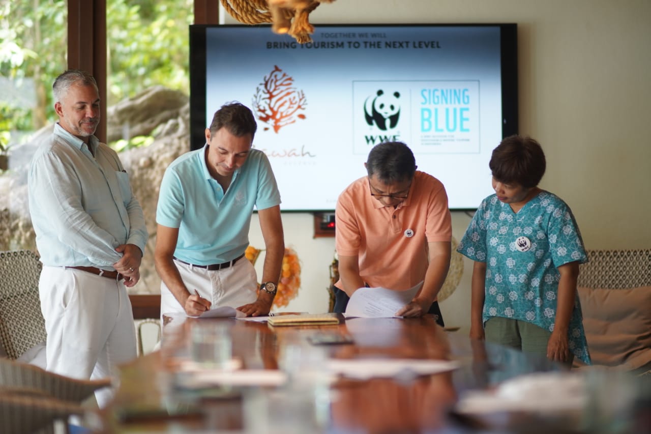 bawah-reserve-commitment-is-shown-by-joining-signing-blue