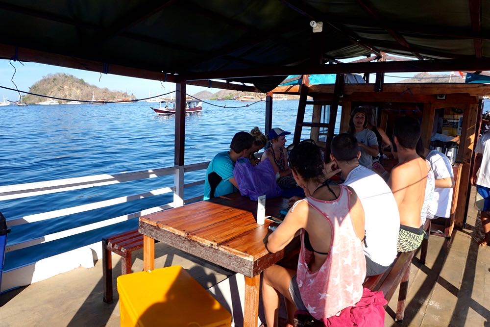 reducing-pressure-of-marine-waste-in-the-komodo-national-park-area